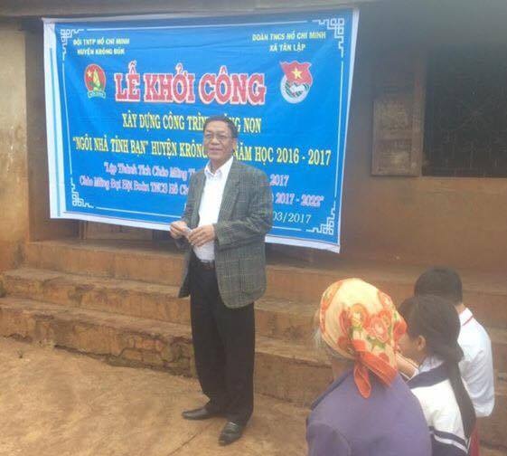 Bàn giao nhà “Khăn quàng đỏ” tặng học sinh có hoàn cảnh khó khăn
